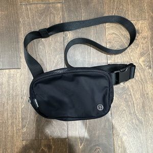 Lululemon Everywhere Belt Bag 1L